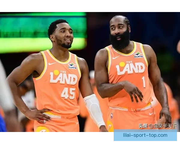 米切尔25分带领骑士复仇勇士锁定季后赛 哈登关键时刻19分助攻奠定胜局