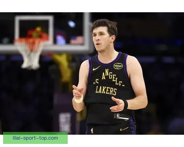 里夫斯腹斜肌二级损伤影响湖人季后赛阵容 专家提出治疗与轮换调整方案